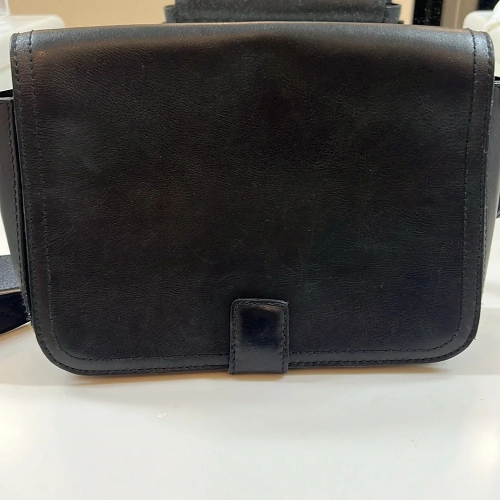 Madewell The Transport Flap Shoulder Bag - Picture 2 of 8